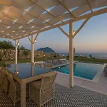 Villa Beachfront Sari With Private Swimming Pool