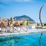 Villa Beachfront Sari With Private Swimming Pool