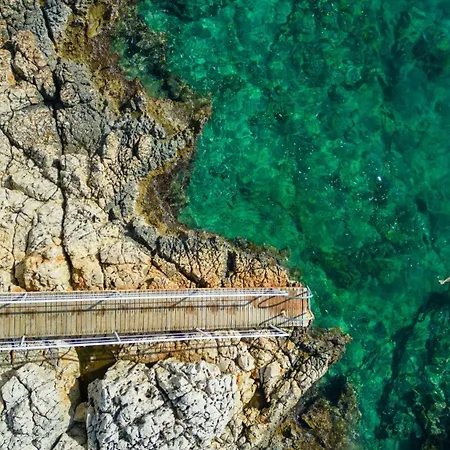 Beachfront Sari With Private Swimming Pool