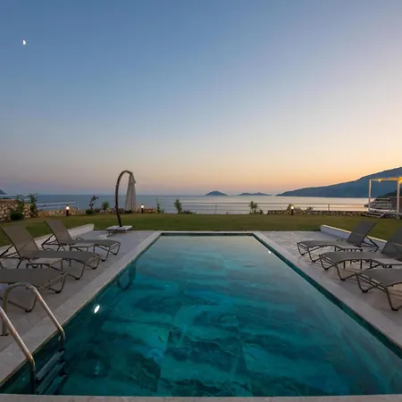 Beachfront Sari With Private Swimming Pool