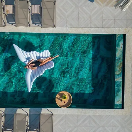 Beachfront Sari With Private Swimming Pool *