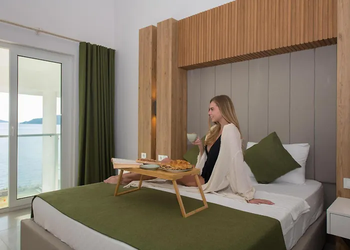 Вилла Beachfront Sari With Private Swimming Pool *