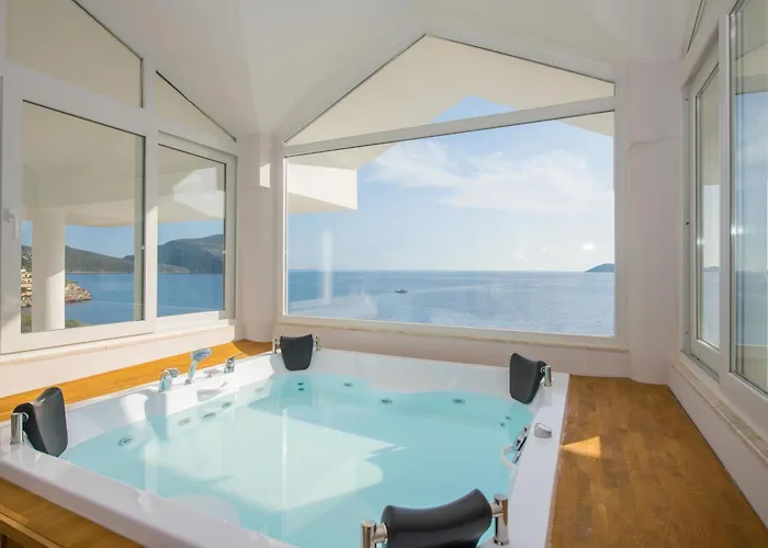 Beachfront Sari With Private Swimming Pool *