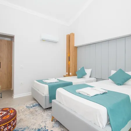 Beachfront Sari With Private Swimming Pool