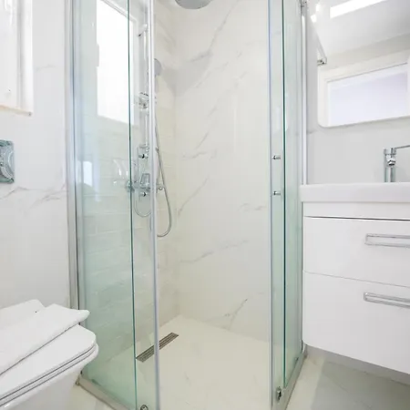 빌라 Beachfront Sari With Private Swimming Pool 칼칸