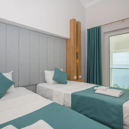 빌라 Beachfront Sari With Private Swimming Pool *