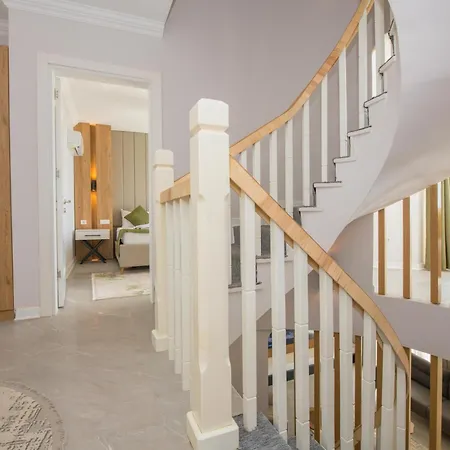 Beachfront Sari With Private Swimming Pool *