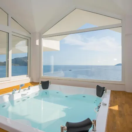 Beachfront Sari With Private Swimming Pool *