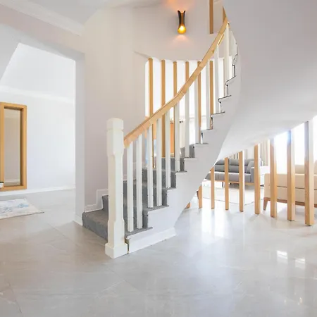 Villa Beachfront Sari With Private Swimming Pool