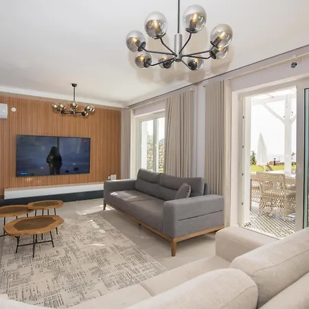 Beachfront Sari With Private Swimming Pool