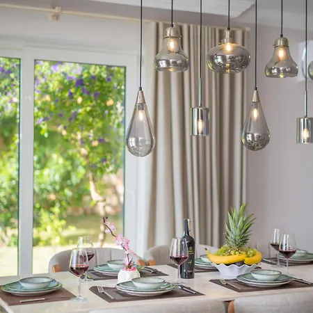 Beachfront Sari With Private Swimming Pool