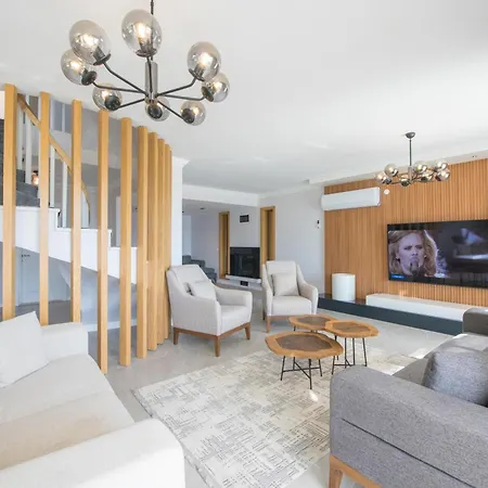 Beachfront Sari With Private Swimming Pool Kalkan