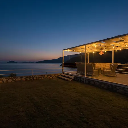 Beachfront Sari With Private Swimming Pool *