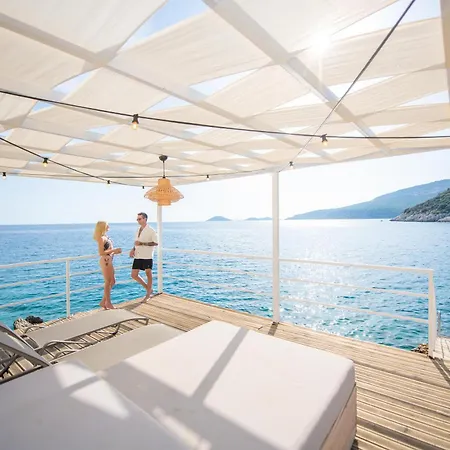 Beachfront Sari With Private Swimming Pool * Kalkan