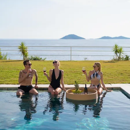 빌라 Beachfront Sari With Private Swimming Pool *