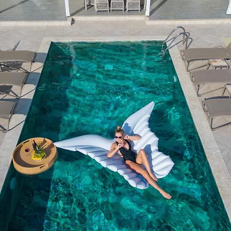 Beachfront Sari With Private Swimming Pool * 칼칸