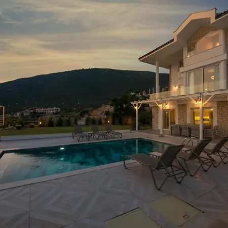 빌라 Beachfront Sari With Private Swimming Pool 칼칸