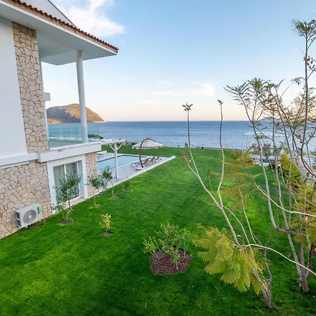 Beachfront Sari With Private Swimming Pool Villa