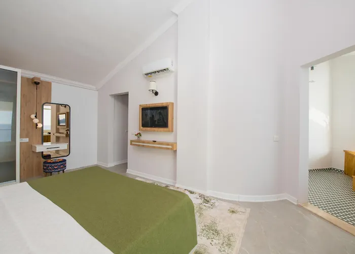 Beachfront Sari With Private Swimming Pool