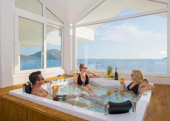 Beachfront Sari Wıth Private Swimming Pool Villa