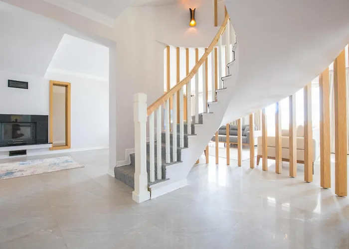 Вилла Beachfront Sari With Private Swimming Pool