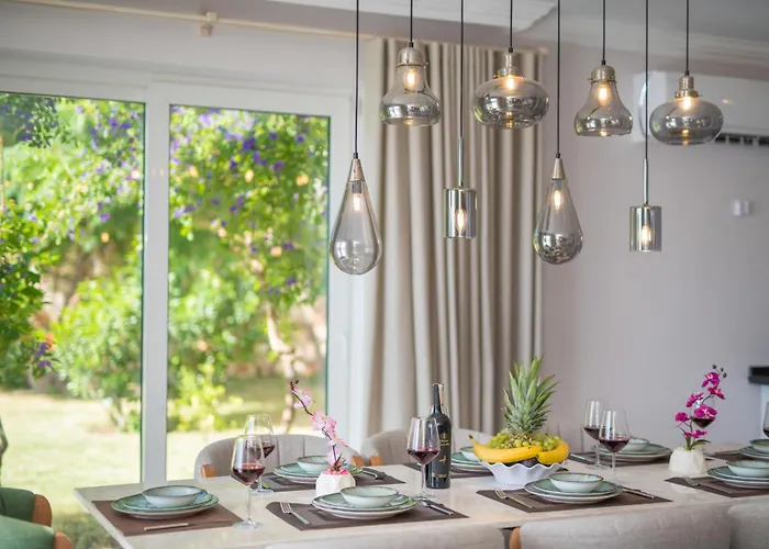 Beachfront Sari With Private Swimming Pool