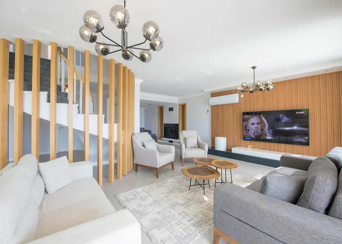 Beachfront Sari With Private Swimming Pool Калкан