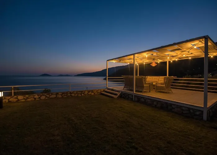 Beachfront Sari With Private Swimming Pool *