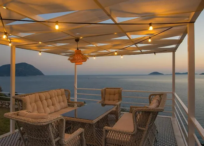 Beachfront Sari With Private Swimming Pool *