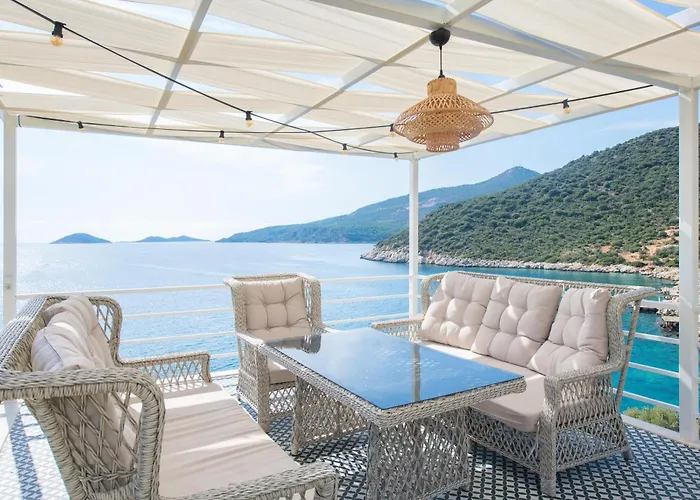 Villa Beachfront Sari Wıth Private Swimming Pool