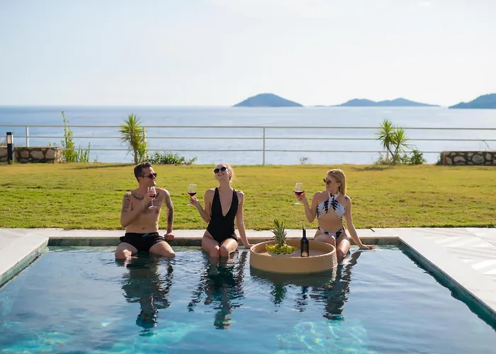 Вилла Beachfront Sari With Private Swimming Pool *