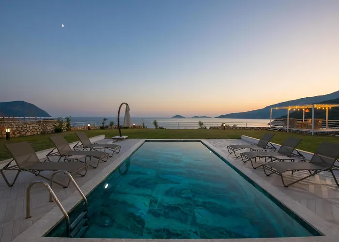 Beachfront Sari With Private Swimming Pool