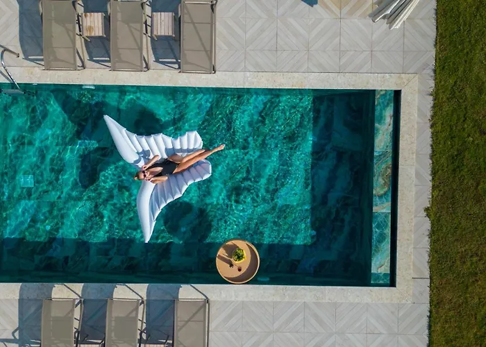 Beachfront Sari With Private Swimming Pool *