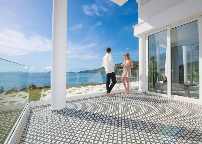 Beachfront Sari Wıth Private Swimming Pool Villa *