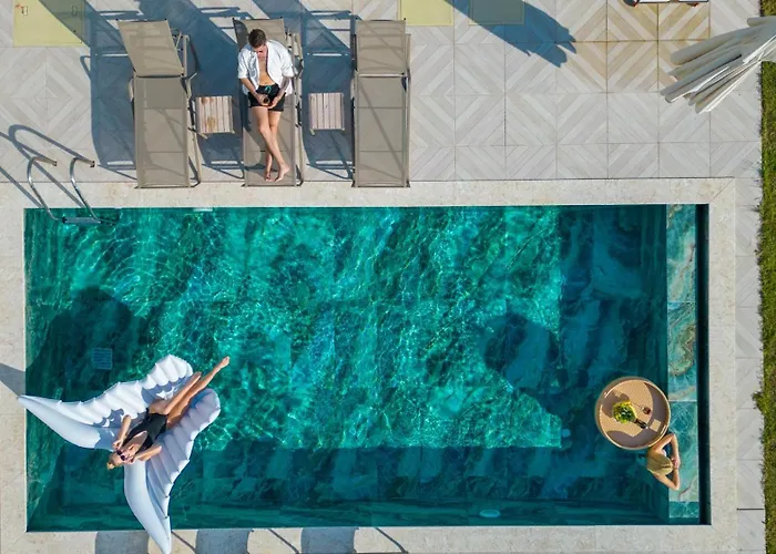 Beachfront Sari Wıth Private Swimming Pool Villa *