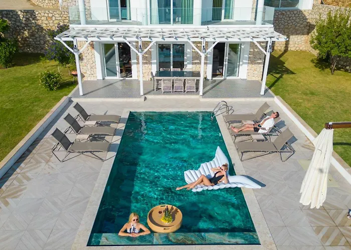 Beachfront Sari Wıth Private Swimming Pool Villa *