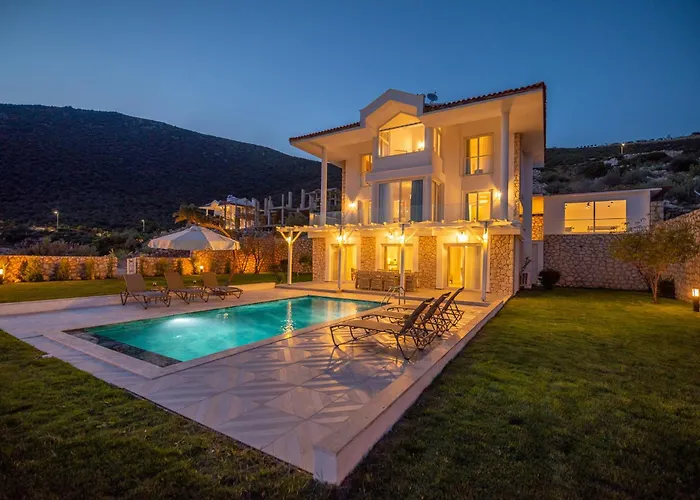 Beachfront Sari With Private Swimming Pool Калкан