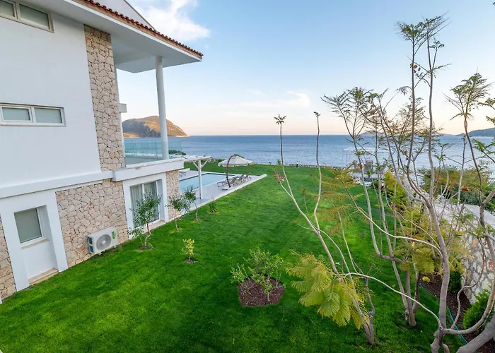 Beachfront Sari Wıth Private Swimming Pool Villa