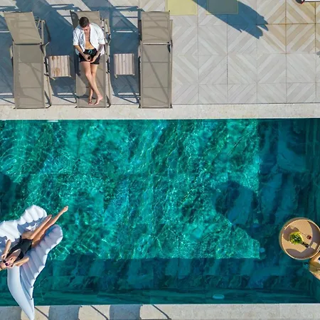 Beachfront Sari With Private Swimming Pool Willa *